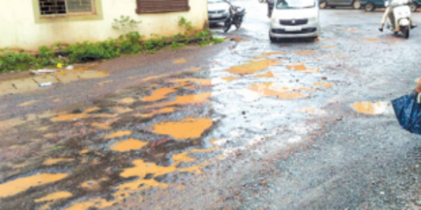 Anjuna Roads riddled with potholes