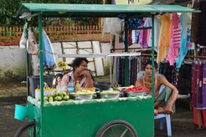 Anjuna locals demand  strict action against  hawkers, migrants