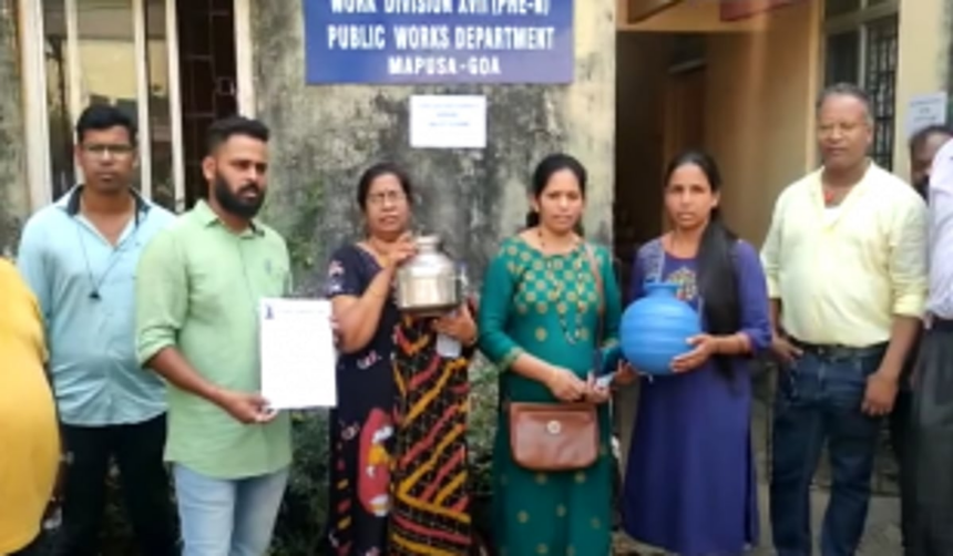 Anjuna locals gherao PWD officials over shortage of water 1 Anjuna locals gherao PWD officials over shortage of water