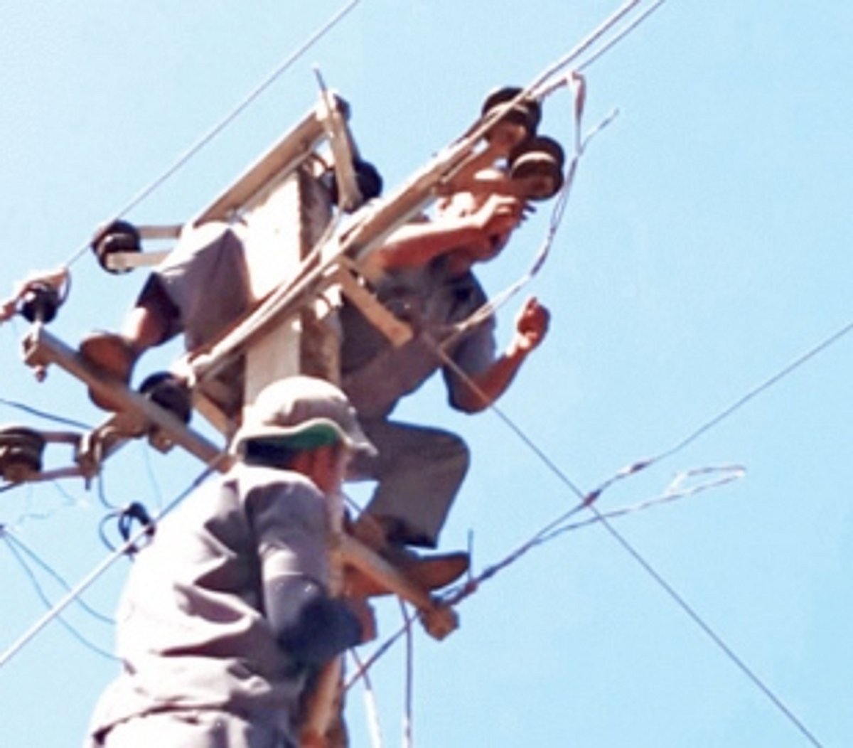 Anjuna youth confront Power dept