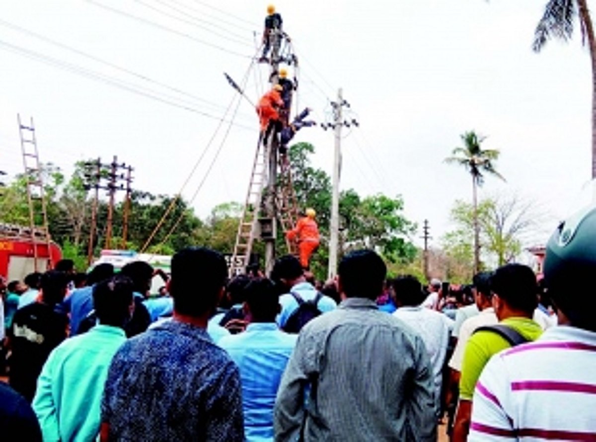 Another lineman loses life on the power line