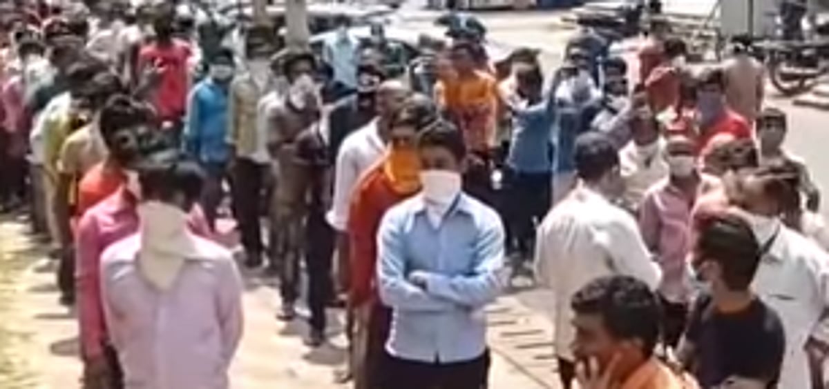 Another set of migrants, 247 of them, cross border, proceed to Karnataka