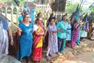 Anti-IIT agitators raise slogans, hold black-flag protest outside SMC, take Sanguem MLA by surprise