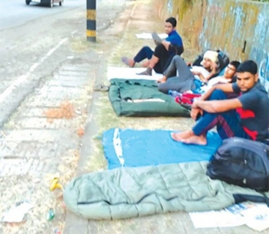 Applicants for army recruitment drive face ire of locals over open defecation 1 Applicants for army recruitment drive face ire of locals over open defecation