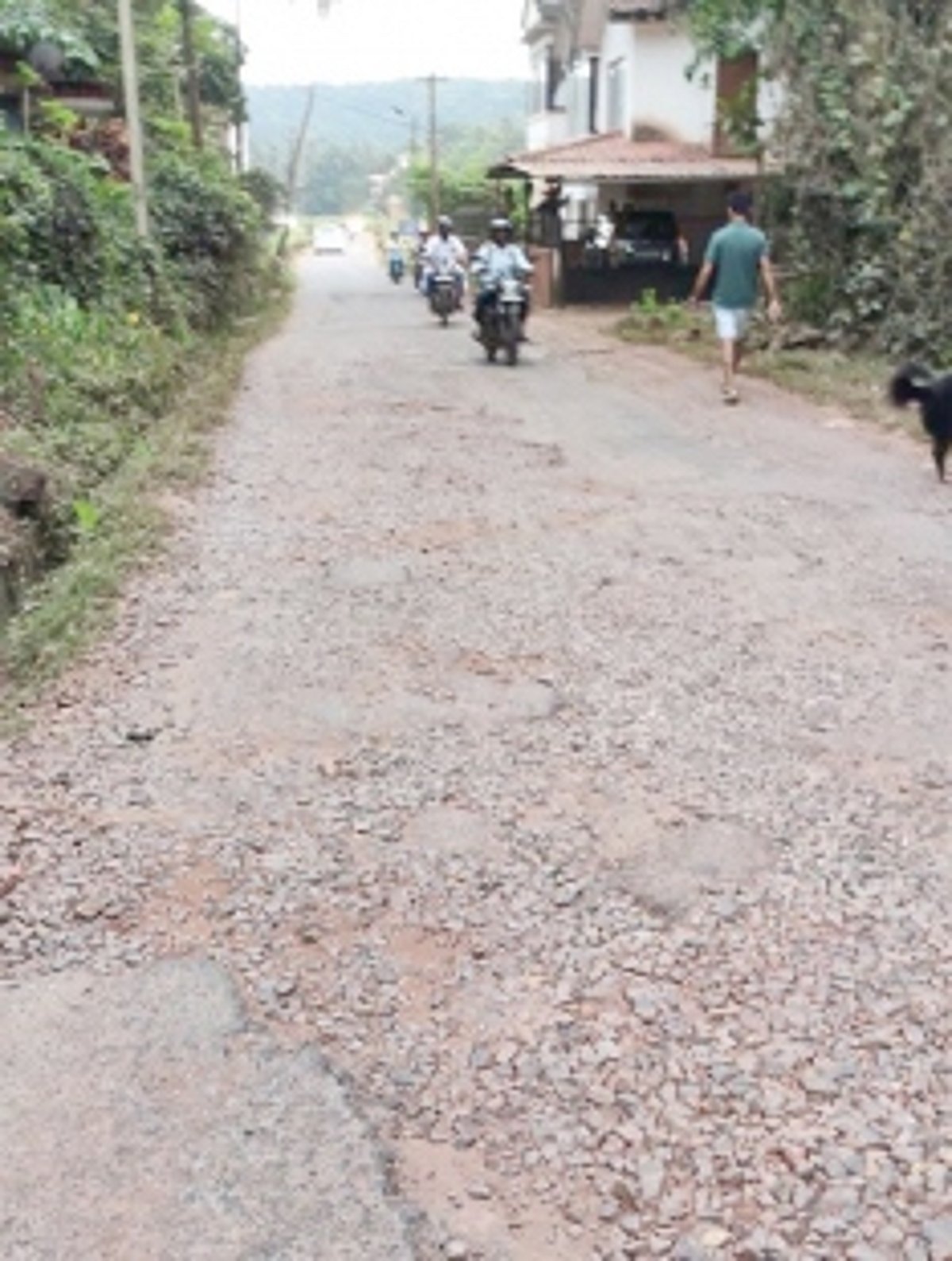 Approach to Siolim link road pathetic