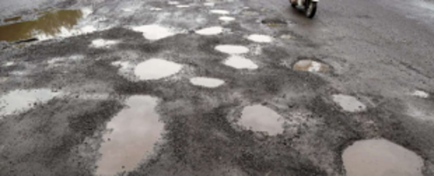 Aquem-Baixo youth criticise PWD over potholed roads 1 Aquem-Baixo youth criticise PWD over potholed roads