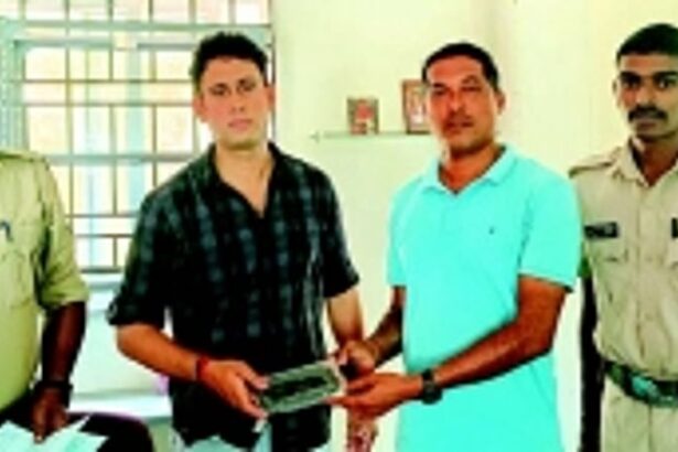 Arambol resident discovers  lost iPhone but doesn’t make  it his ‘my phone’