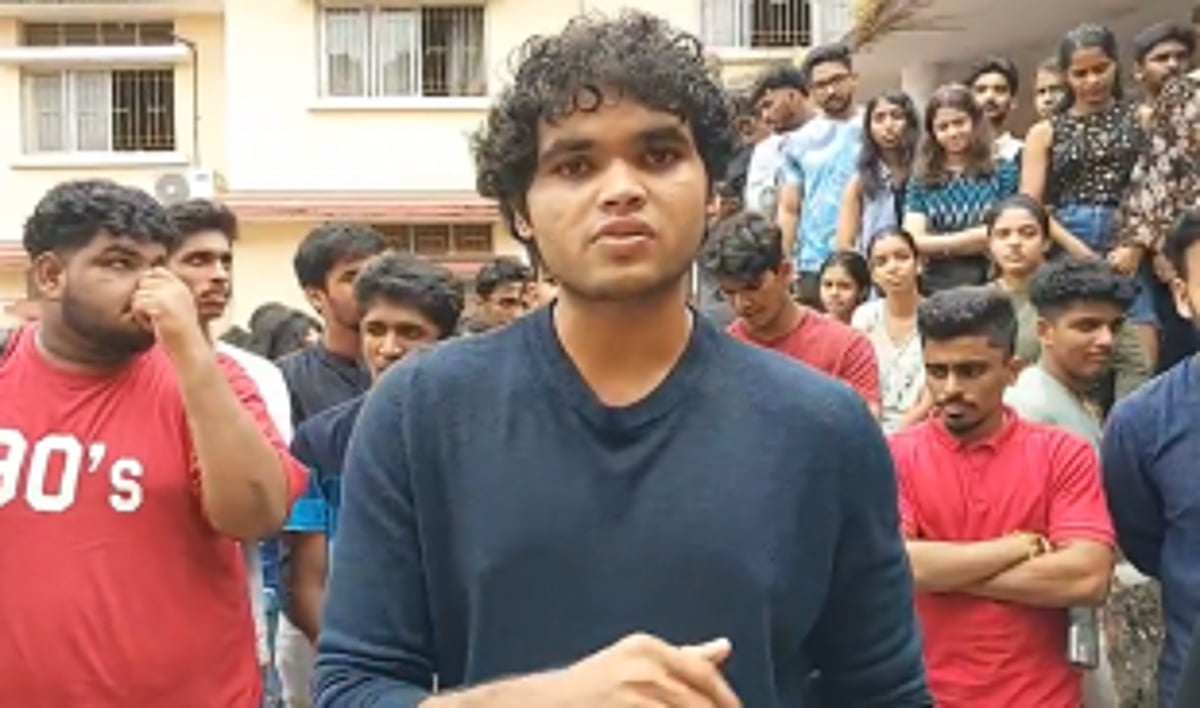 Arch students boycott classes over non-allotment of CoA nos