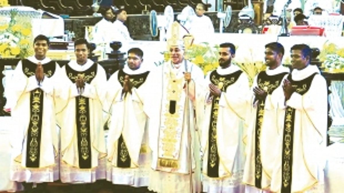 Archbishop ordains six diocesan priests in ceremony at Se Cathedral