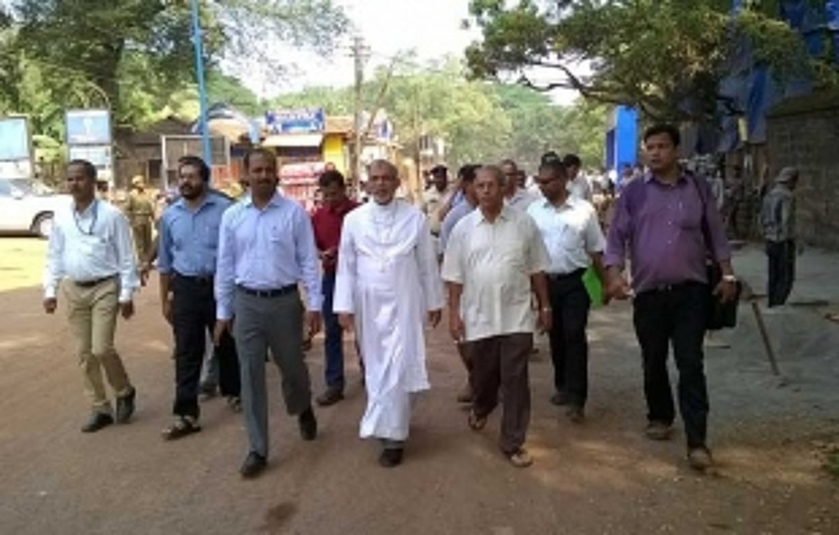 Archbishop reviews exposition preparations