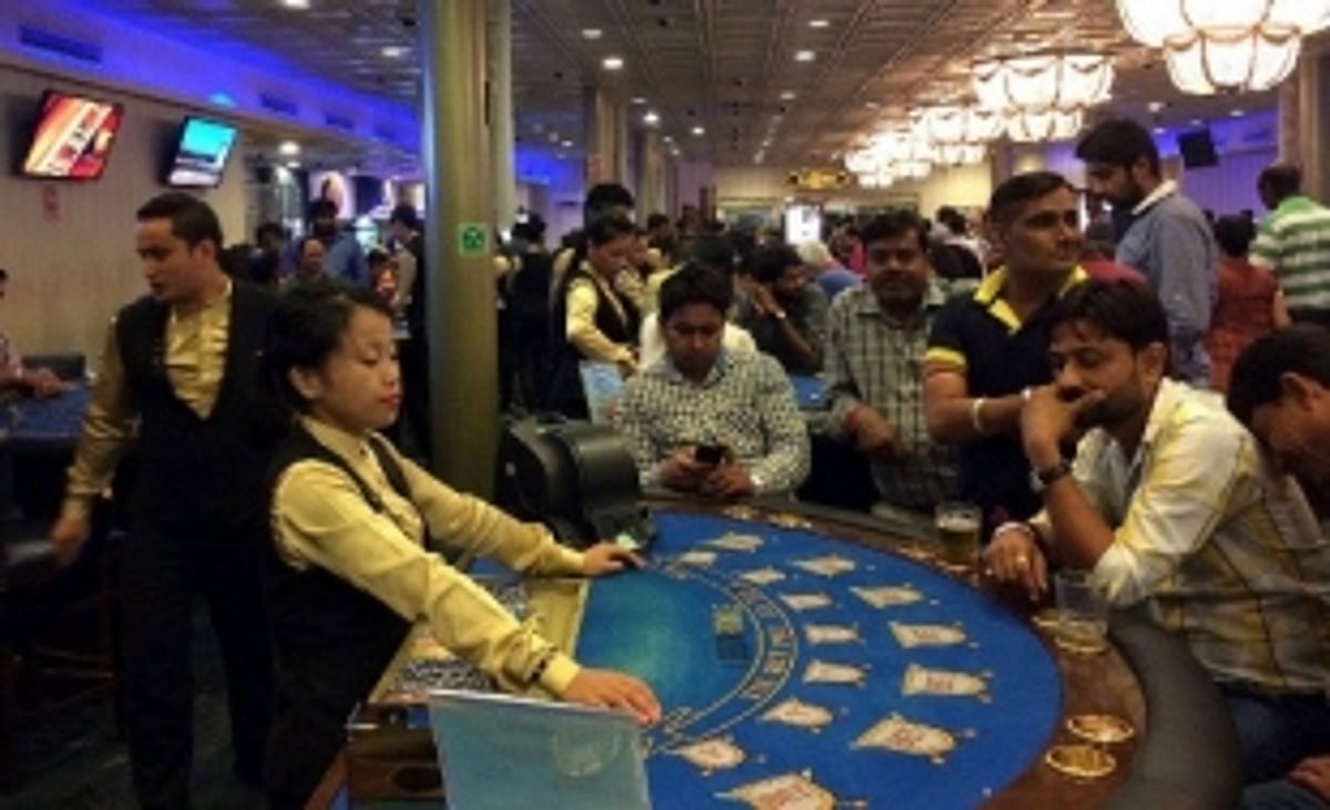 Are land based and off-shore casinos’ licences renewed despite defaulting?