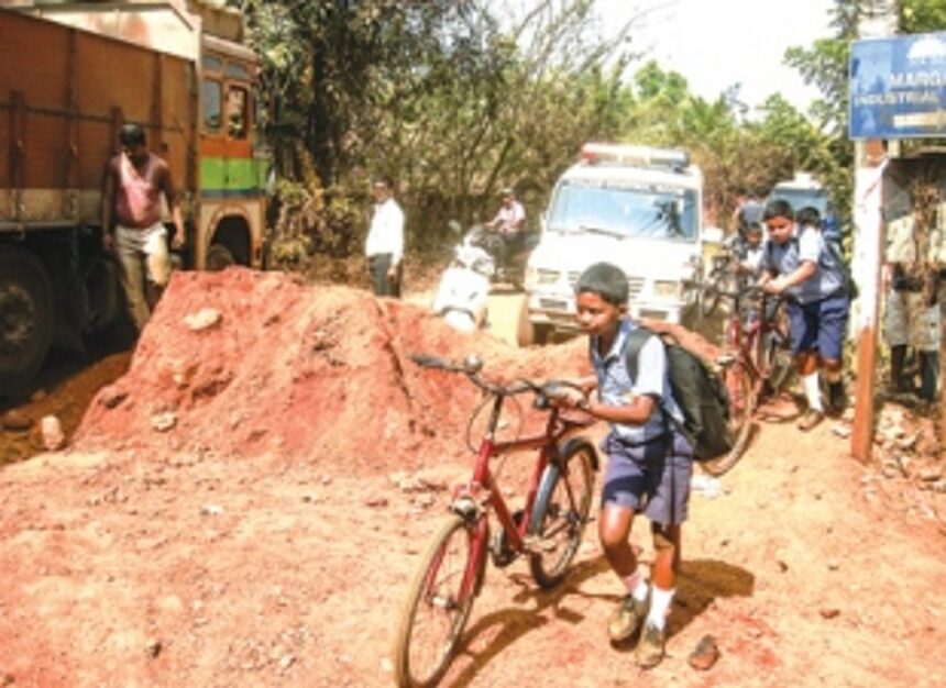 Areal residents protest mud blockade on road 1 Areal residents protest mud blockade on road
