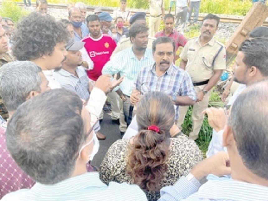 Arossim villagers confront Rly officials