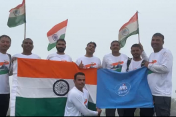 Arunachal Pradesh Military Team Hoists Tricolour on Sosogad Mountain for 'Har Shikhar Tirangaa' Expedition