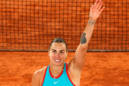 Aryna Sabalenka powers past Swiatek in thrilling Roland Garros semifinal, setting up final clash with Coco Gauff