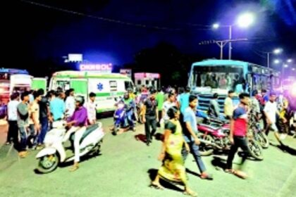 Assign traffic wardens at junctions to monitor pedestrians