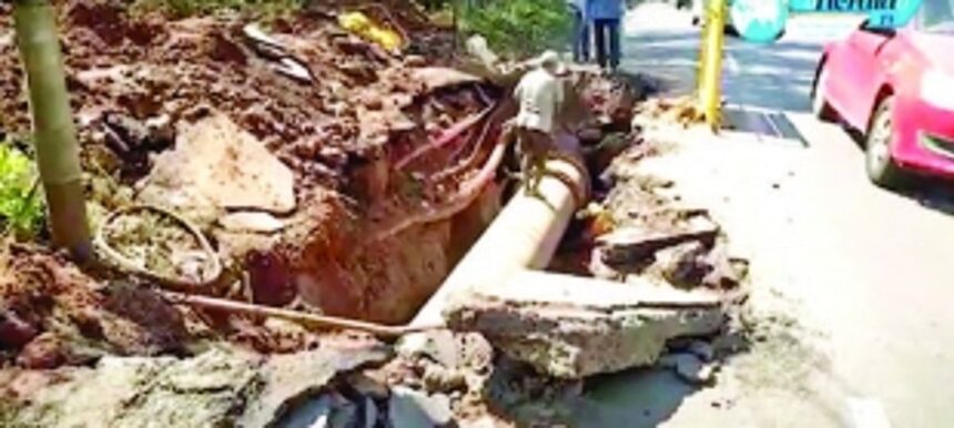 Assonora-Bardez water pipeline bursts at Tivim, Bardez hit 1 Assonora-Bardez water pipeline bursts at Tivim, Bardez hit