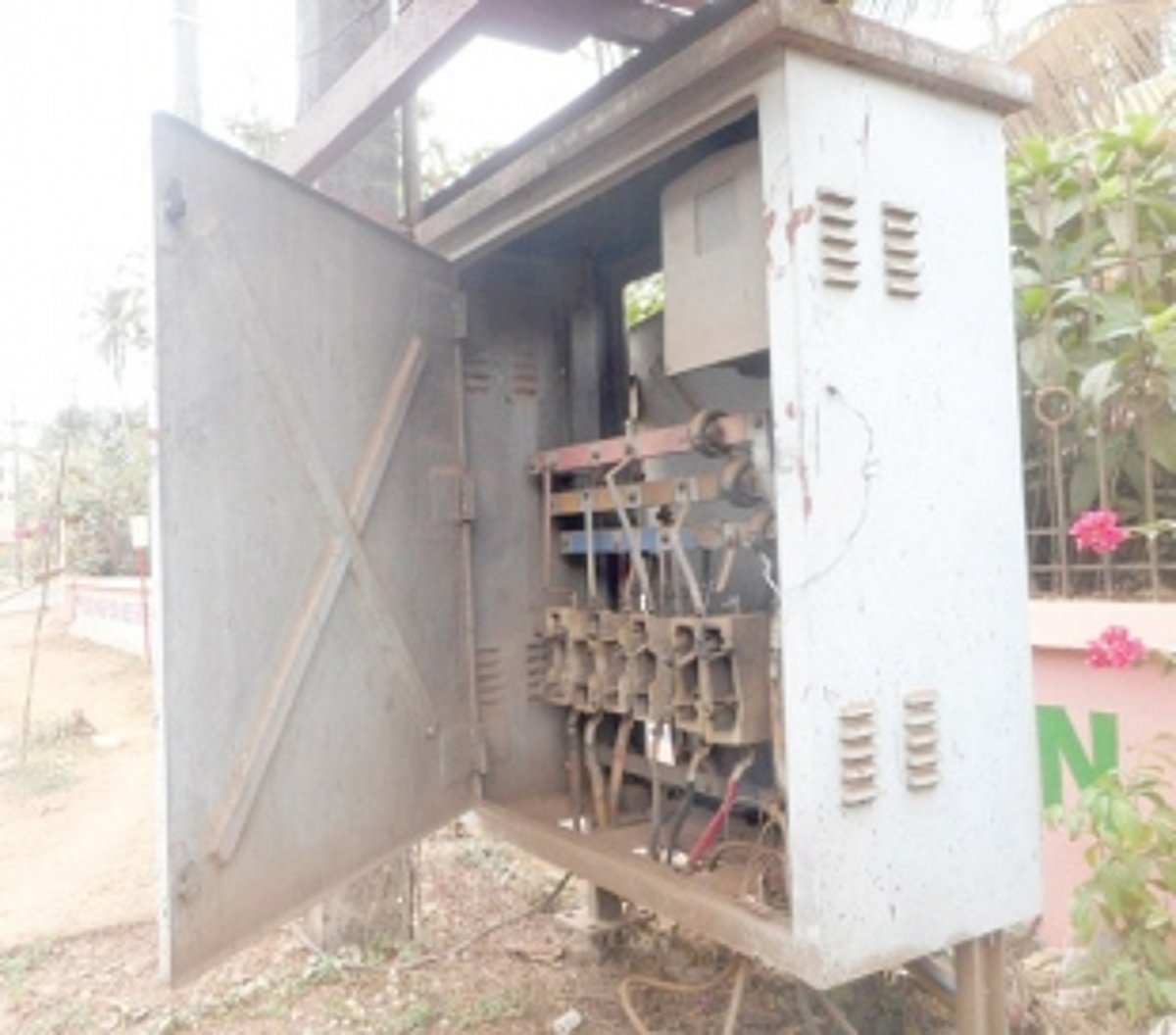 Assure locking system for electrical transformers