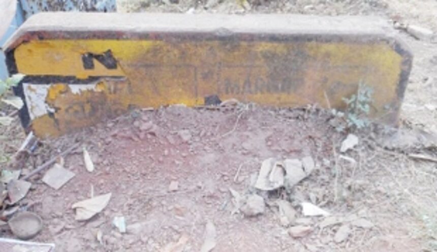 Assure visibility of signpost 1 Assure visibility of signpost