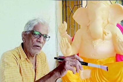 At 83, the hand of Lord Ganesh makes him sculpt the Lord’s idol