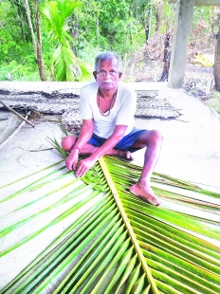 At 85, Ibrampur’s coconut palm artisan Raghoba Naik weaves the past into the present