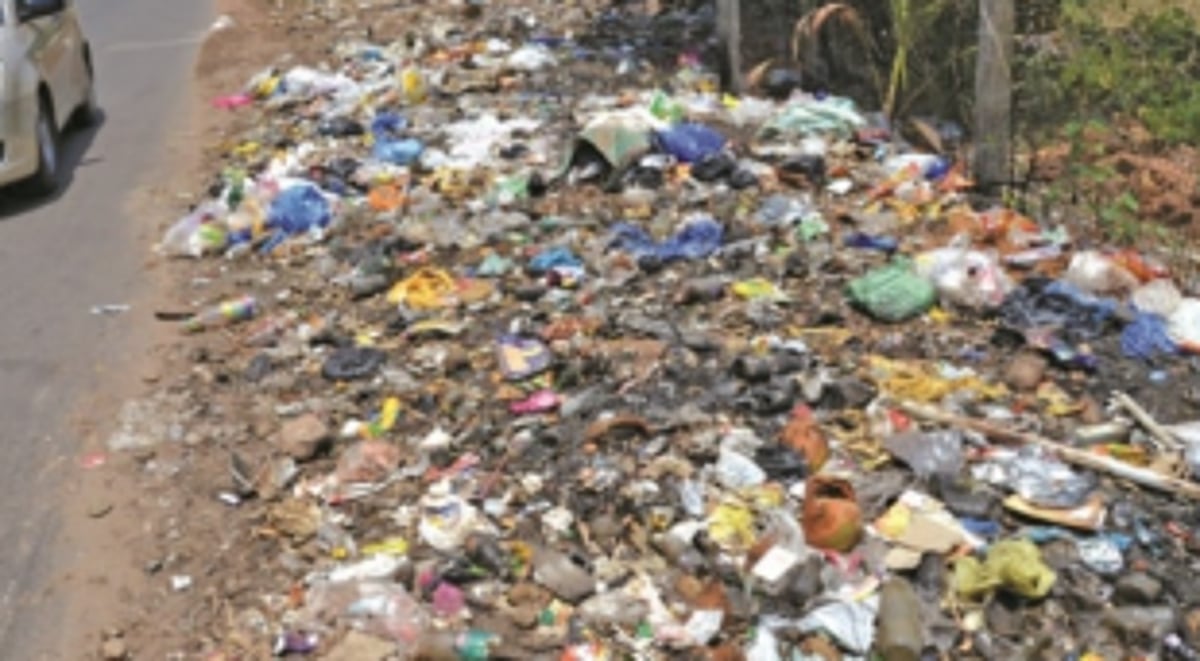 Attempt to unload garbage   at Cumbharjua foiled
