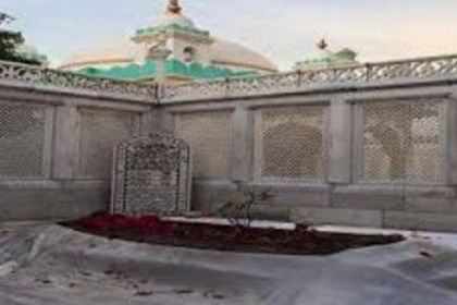 Aurangzeb’s tomb has a complex history that can’t be erased