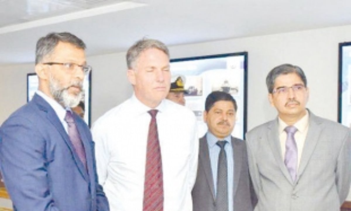 Australia Dy PM visits Goa Shipyard