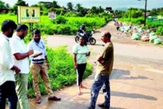 Authorities begin drive against black spots, fine people dumping garbage