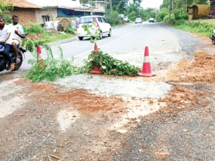 Authorities fill pothole at Sonfator-Curchorem after two-wheeler accident