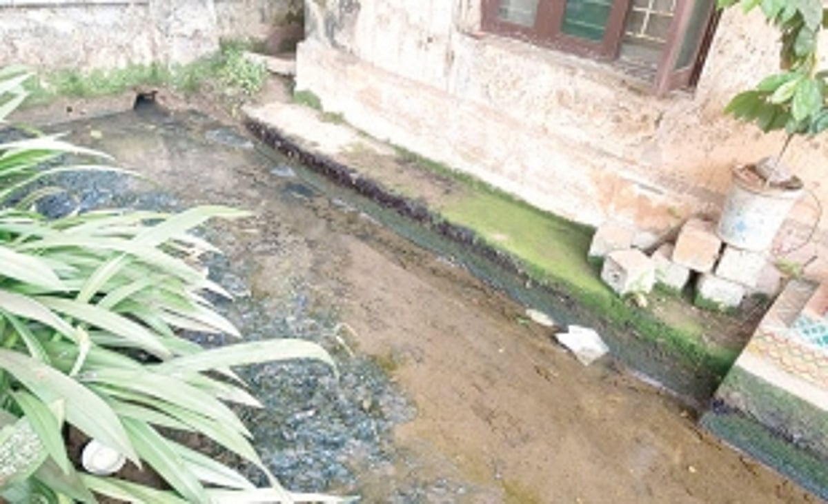 Authorities insensitive to suffering as Mala residents continue to wade through sewage