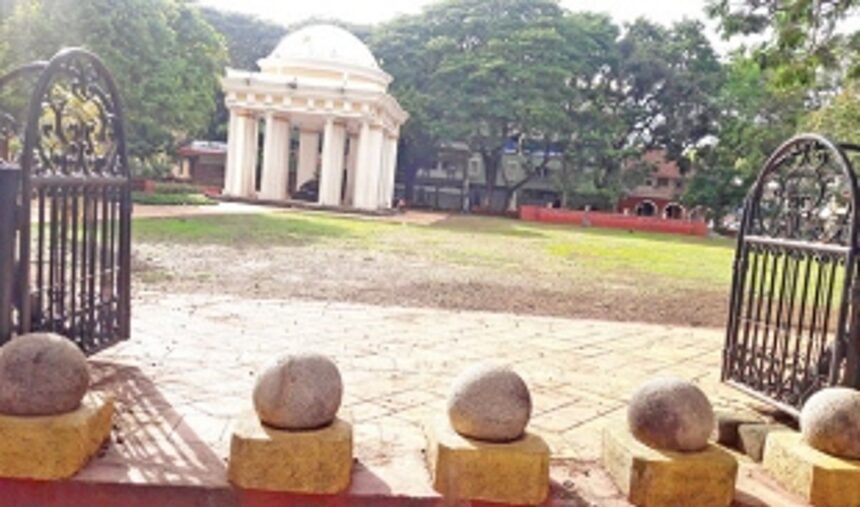 Azad Maidan, a home for the homeless? 1 Azad Maidan, a home for the homeless?