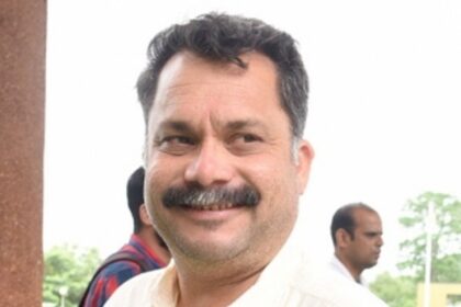 BAD ROADS: PWD Min on 10 year road Guarantee: Due rain, the Cold Asphalt pothole repair is not getting dry