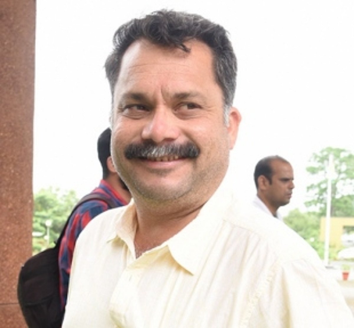 BAD ROADS: PWD Min on 10 year road Guarantee: Due rain, the Cold Asphalt pothole repair is not getting dry