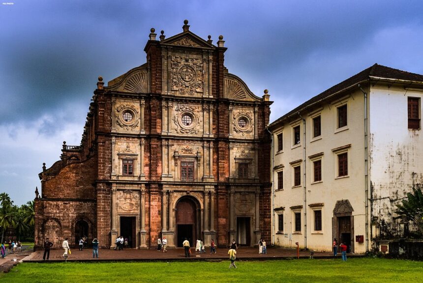 BAN ON ENTRY AT BASILICA OF BOM JESUS & SE CATHEDRAL 1 BAN ON ENTRY AT BASILICA OF BOM JESUS & SE CATHEDRAL