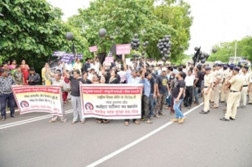 BBSM led by RSS State chief wave black flags at Shah