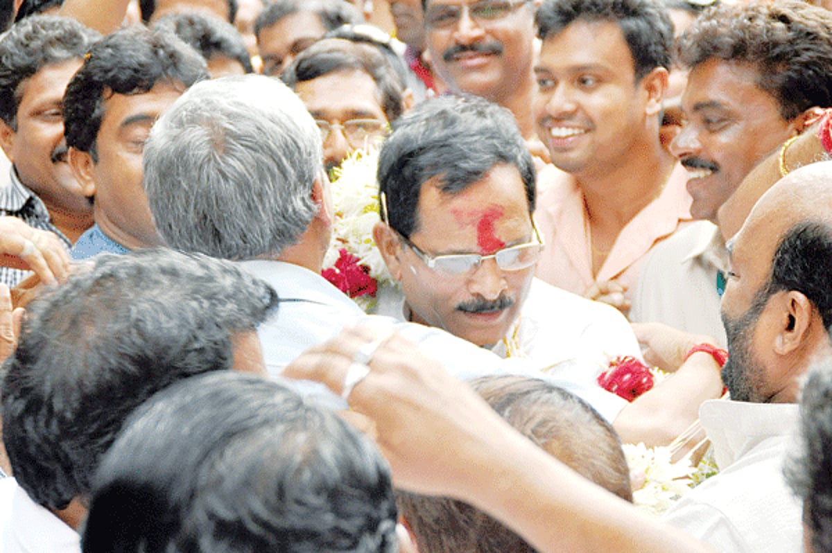 BHAU-BHAI EMBRACE: