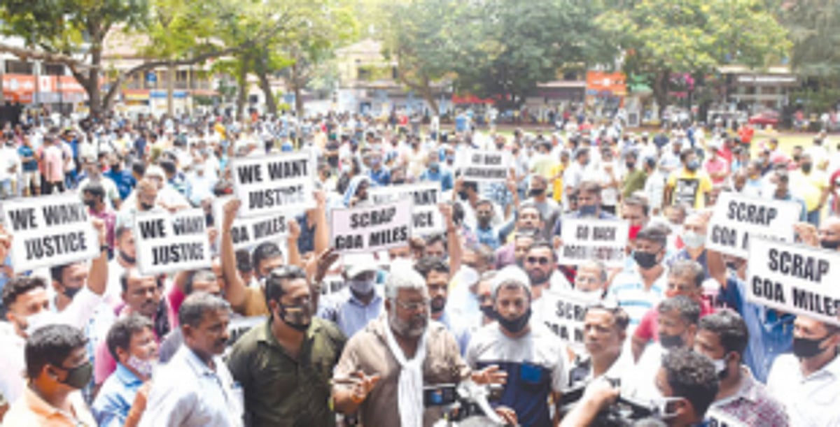BJP ZP member backs  protesting taxi owners