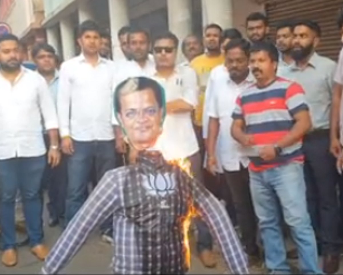 BJP condemns Youth Cong for burning Sawaikar's effigy