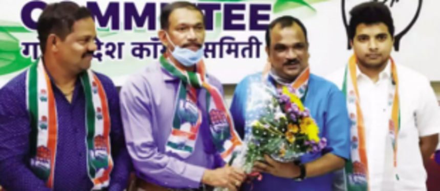 BJP ex-member joins Cong  along with supporters