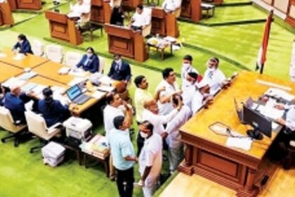 BJP govt murdering democracy inside, outside the House, charges Vijai