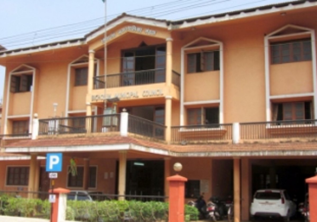 BMC removes illegal vegetable vendors