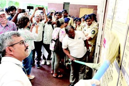 BROOM MARCH! Hundreds of Goans converge to demand Chief Town Planner’s ouster