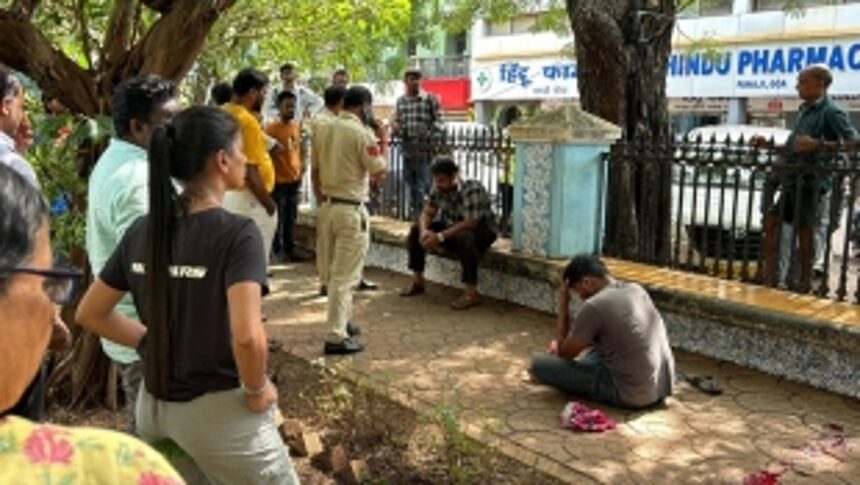 BRUTAL SCUFFLE: Drunk tourists fight in Panjim in broad daylight; one severely injured 1 BRUTAL SCUFFLE: Drunk tourists fight in Panjim in broad daylight; one severely injured