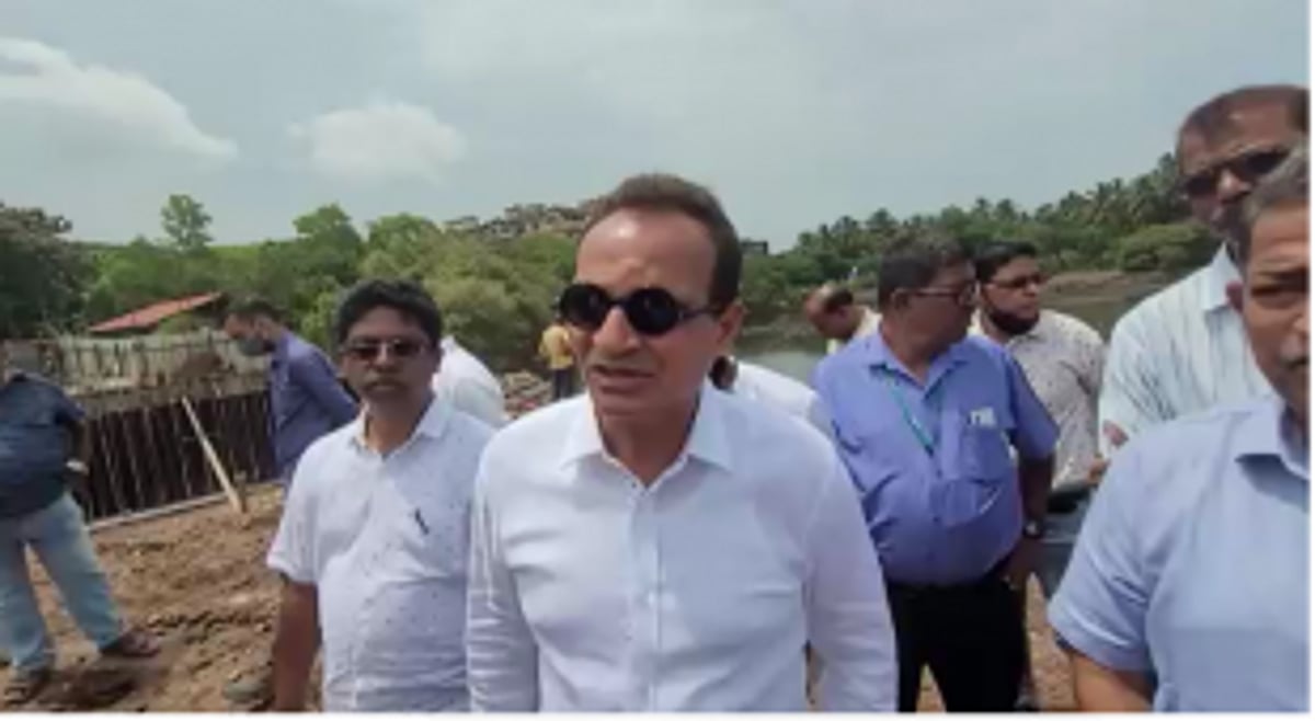 Babush blames PWD for digging and traffic police for city congestion