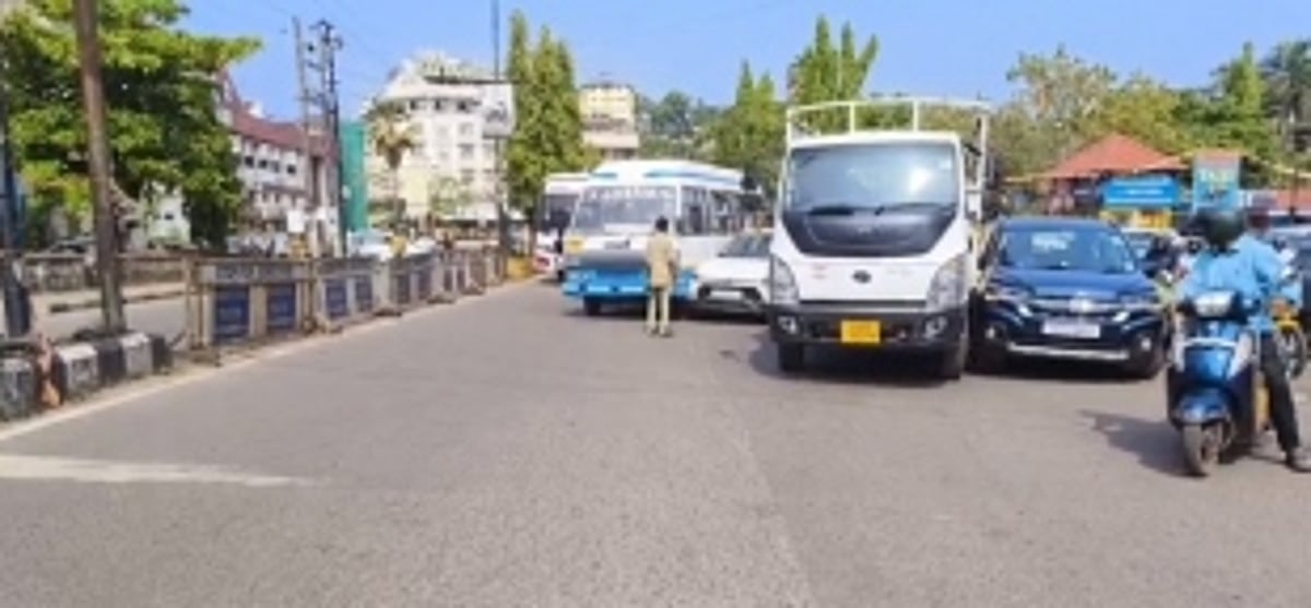 Back-to-Back Accidents at Mapusa's Busy Intersection Amplify Traffic Woes