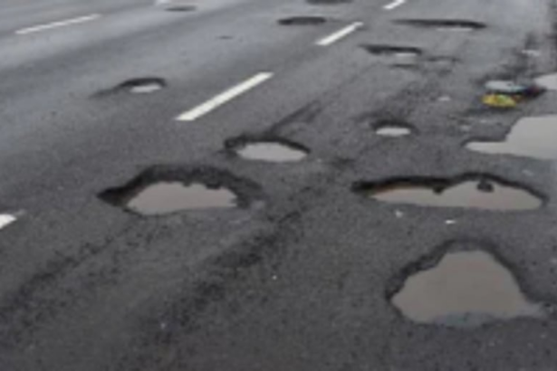Bad roads: Pondaites yet to  experience ‘Achhe Din’