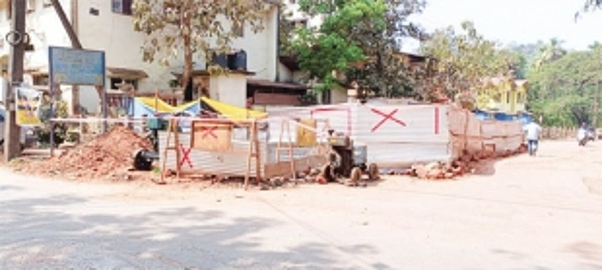 Bad roads, pollution and traffic chaos plague Ponda villages due to unending sewerage work