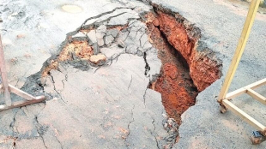 Baga-Calangute road caves in at many places, puts commuters life at risk 1 Baga-Calangute road caves in at many places, puts commuters life at risk