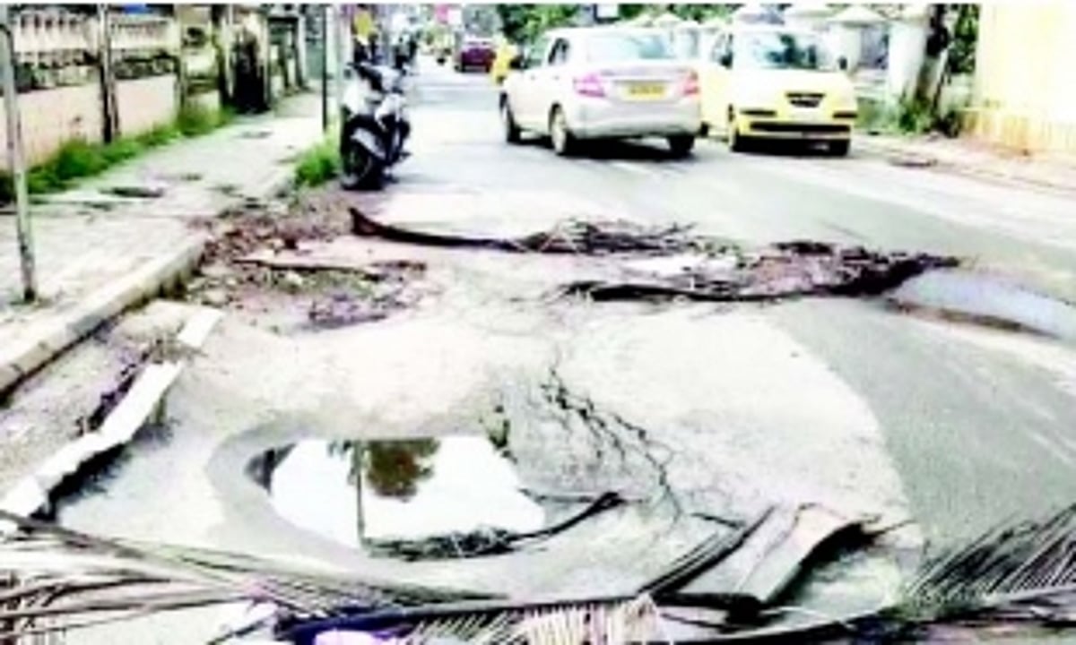 Baga goes the Smart City way; one more crater surfaces on road